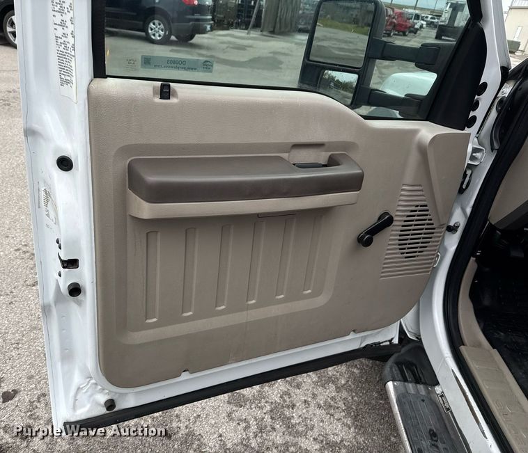 image for item DO0803 2010 Ford F550 Super Duty utility / service truck