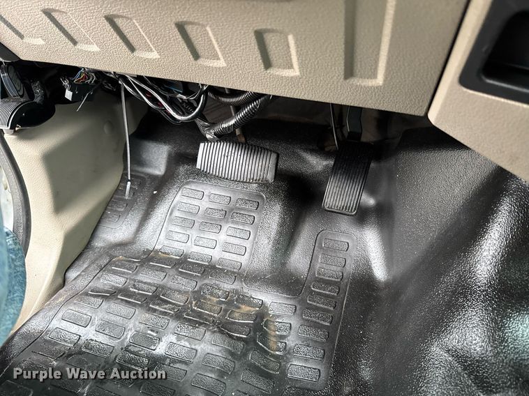 image for item DO0803 2010 Ford F550 Super Duty utility / service truck