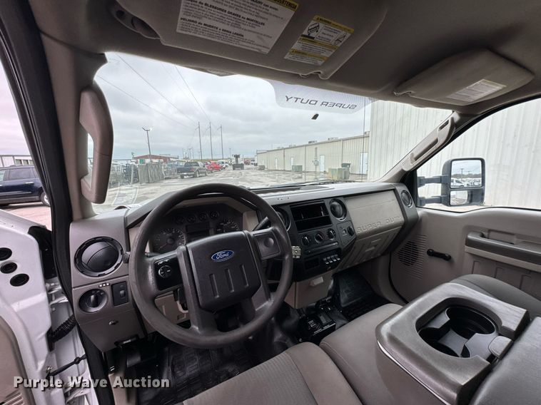 image for item DO0803 2010 Ford F550 Super Duty utility / service truck