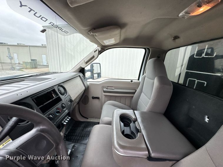 image for item DO0803 2010 Ford F550 Super Duty utility / service truck