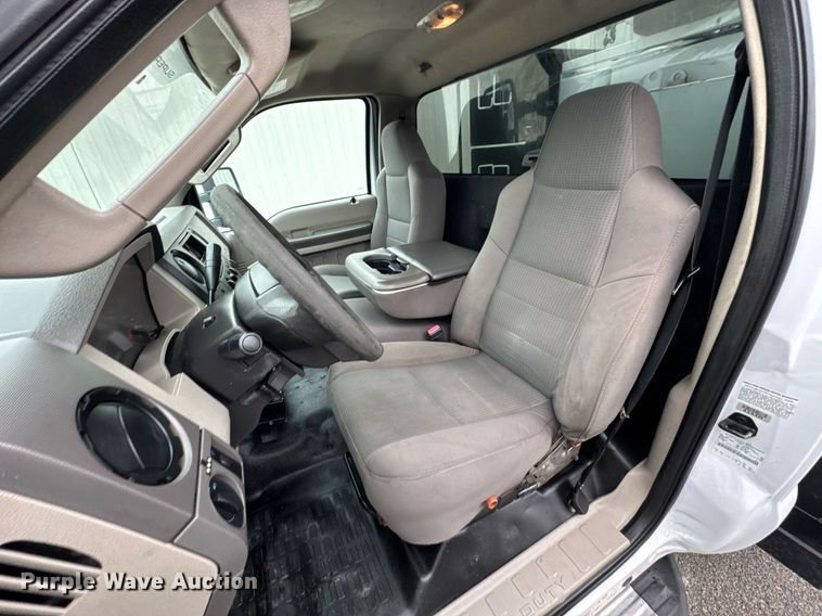 image for item DO0803 2010 Ford F550 Super Duty utility / service truck