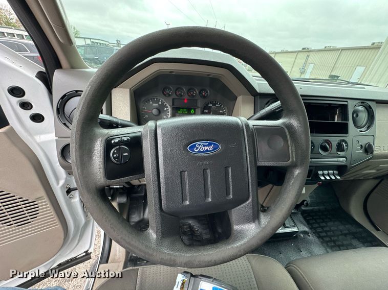 image for item DO0803 2010 Ford F550 Super Duty utility / service truck