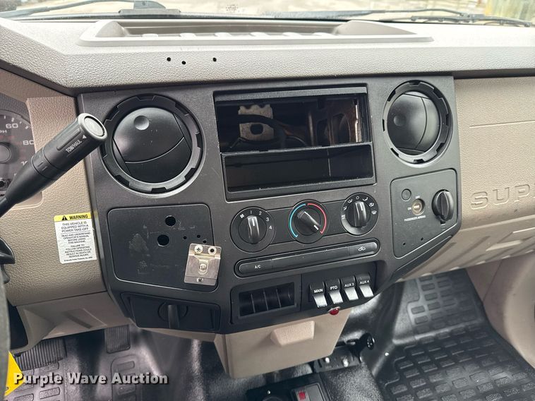 image for item DO0803 2010 Ford F550 Super Duty utility / service truck