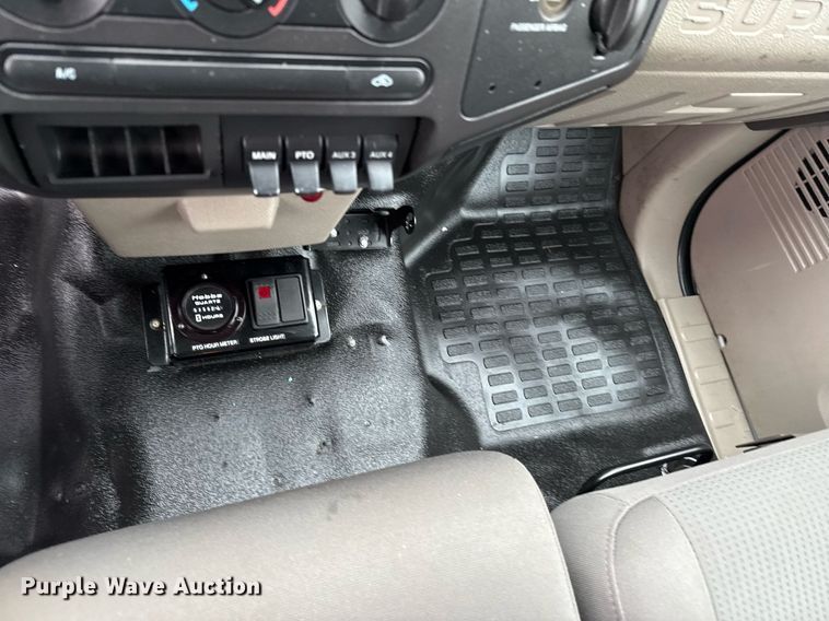 image for item DO0803 2010 Ford F550 Super Duty utility / service truck