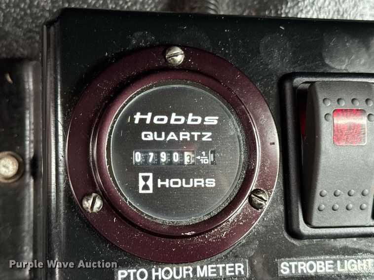 image for item DO0803 2010 Ford F550 Super Duty utility / service truck