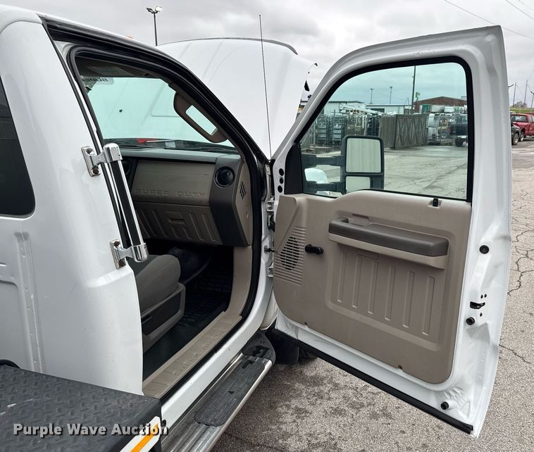 image for item DO0803 2010 Ford F550 Super Duty utility / service truck