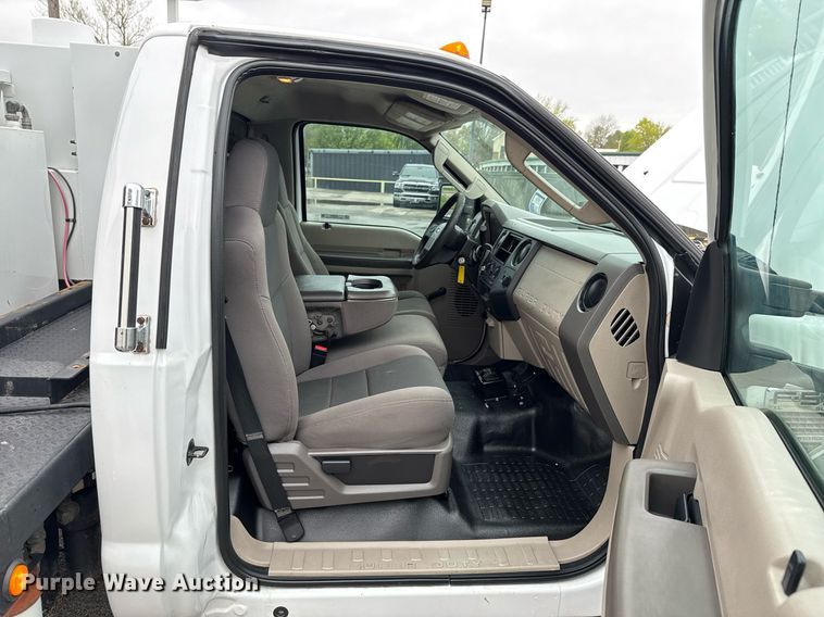 image for item DO0803 2010 Ford F550 Super Duty utility / service truck