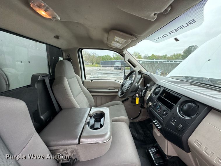 image for item DO0803 2010 Ford F550 Super Duty utility / service truck