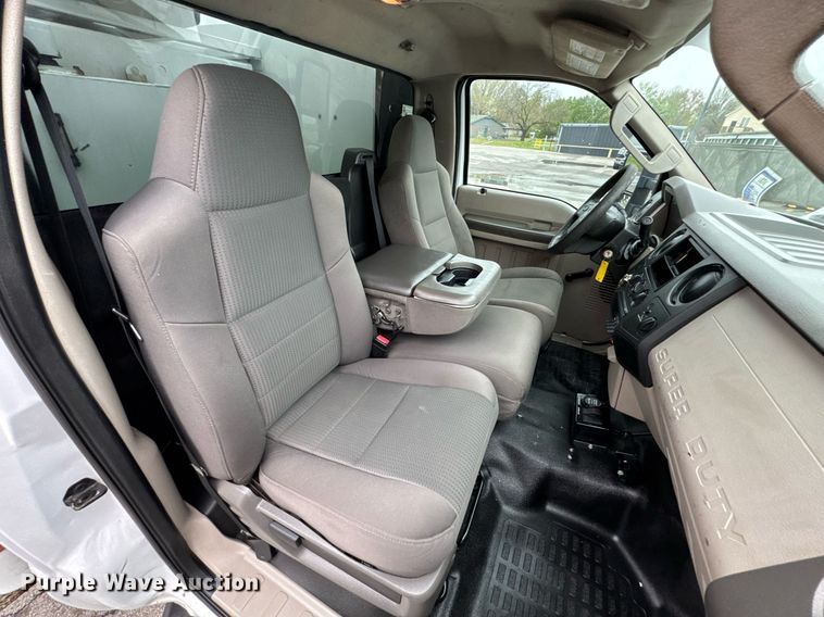 image for item DO0803 2010 Ford F550 Super Duty utility / service truck