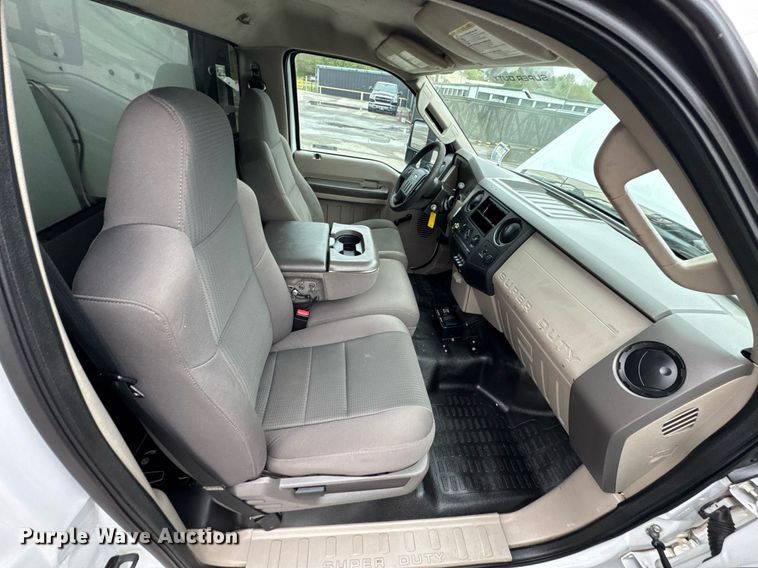 image for item DO0803 2010 Ford F550 Super Duty utility / service truck
