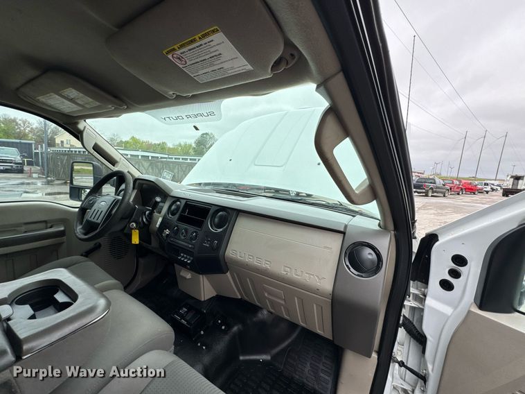 image for item DO0803 2010 Ford F550 Super Duty utility / service truck