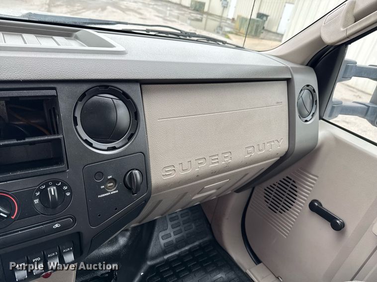 image for item DO0803 2010 Ford F550 Super Duty utility / service truck