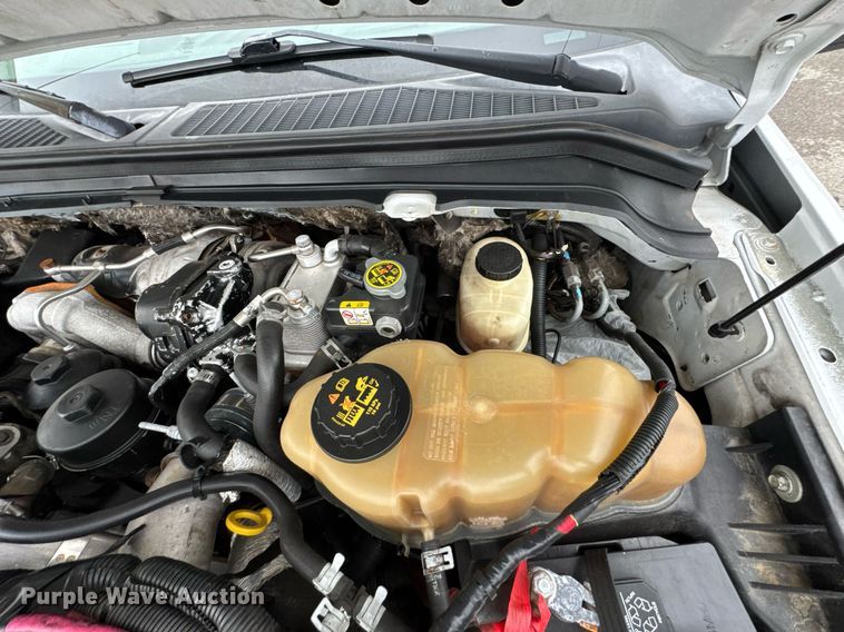 image for item DO0803 2010 Ford F550 Super Duty utility / service truck