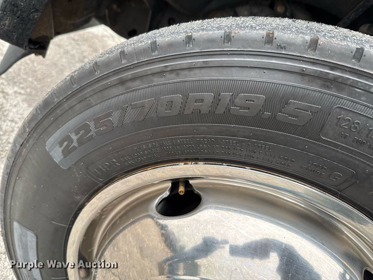 image for item DO0803 2010 Ford F550 Super Duty utility / service truck