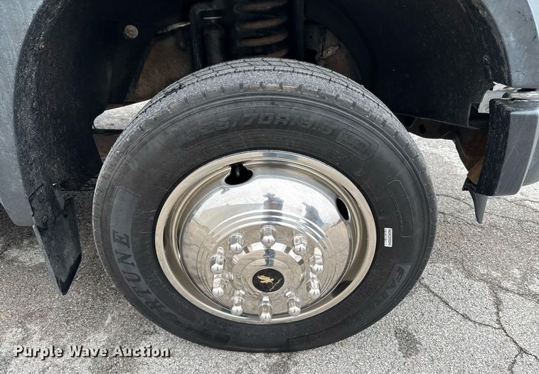 image for item DO0803 2010 Ford F550 Super Duty utility / service truck