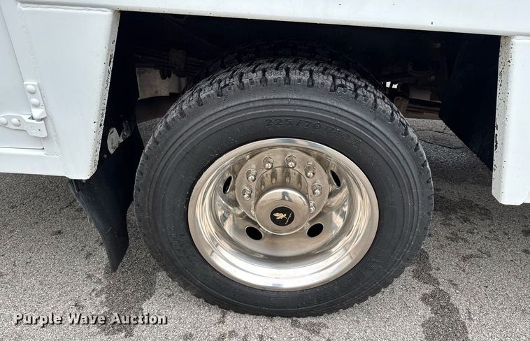 image for item DO0803 2010 Ford F550 Super Duty utility / service truck