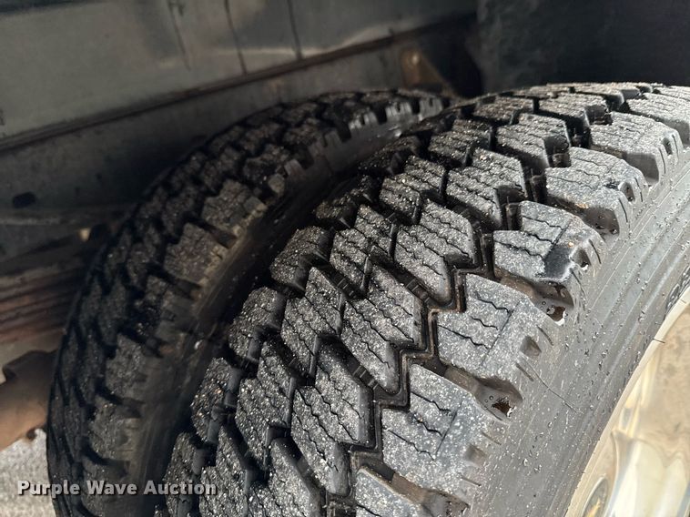 image for item DO0803 2010 Ford F550 Super Duty utility / service truck