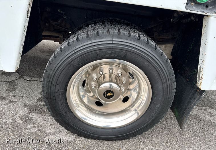 image for item DO0803 2010 Ford F550 Super Duty utility / service truck