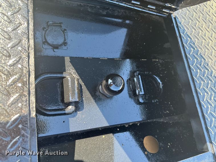 image for item DO0868 2012 Ford F250 Super Duty Crew Cab flatbed pickup truck