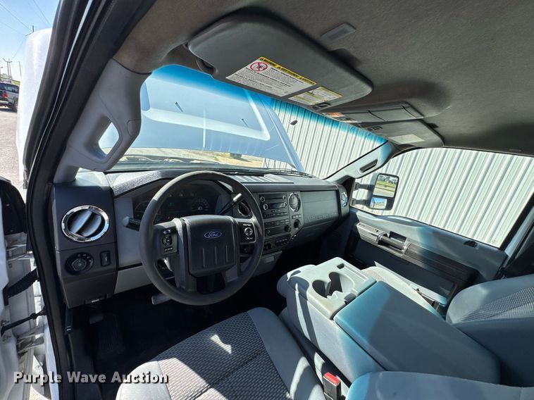 image for item DO0868 2012 Ford F250 Super Duty Crew Cab flatbed pickup truck