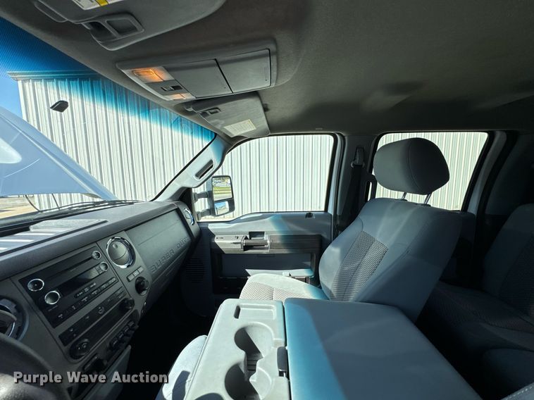 image for item DO0868 2012 Ford F250 Super Duty Crew Cab flatbed pickup truck