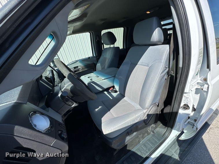 image for item DO0868 2012 Ford F250 Super Duty Crew Cab flatbed pickup truck