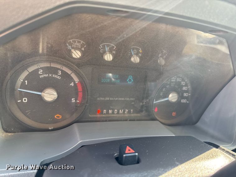 image for item DO0868 2012 Ford F250 Super Duty Crew Cab flatbed pickup truck