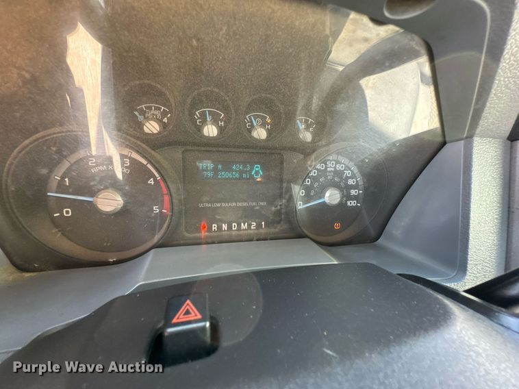 image for item DO0868 2012 Ford F250 Super Duty Crew Cab flatbed pickup truck