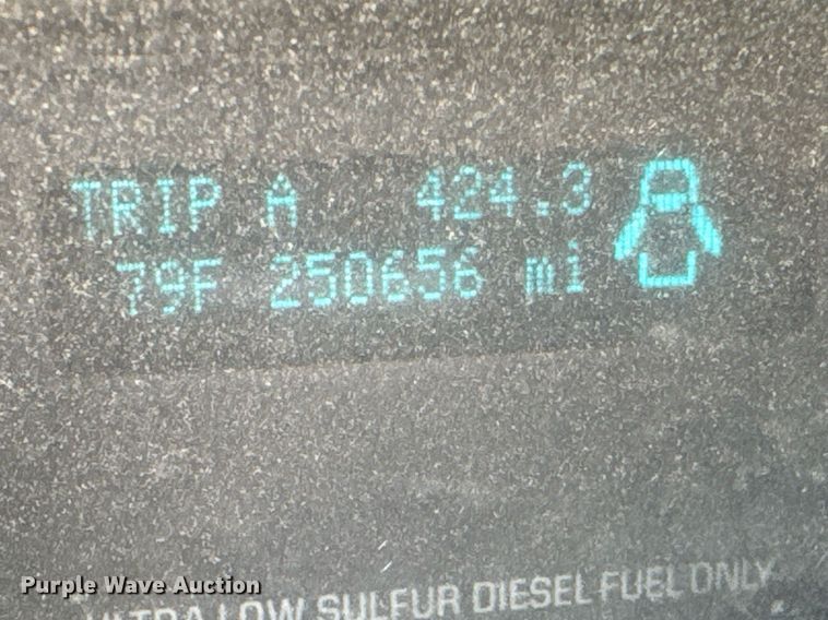 image for item DO0868 2012 Ford F250 Super Duty Crew Cab flatbed pickup truck