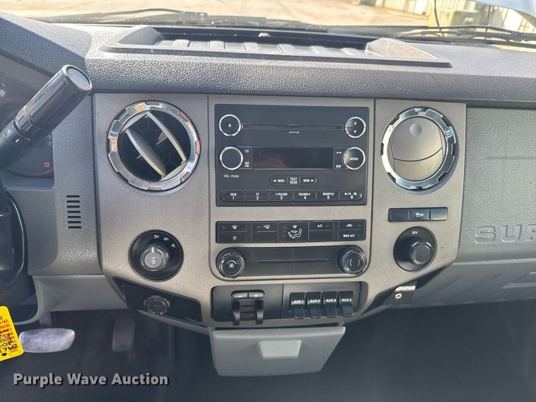 image for item DO0868 2012 Ford F250 Super Duty Crew Cab flatbed pickup truck