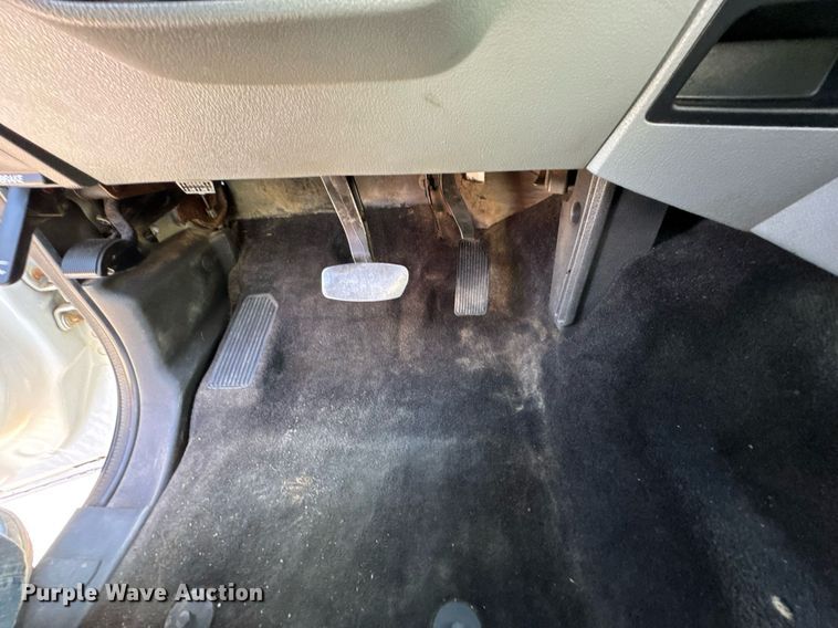 image for item DO0868 2012 Ford F250 Super Duty Crew Cab flatbed pickup truck