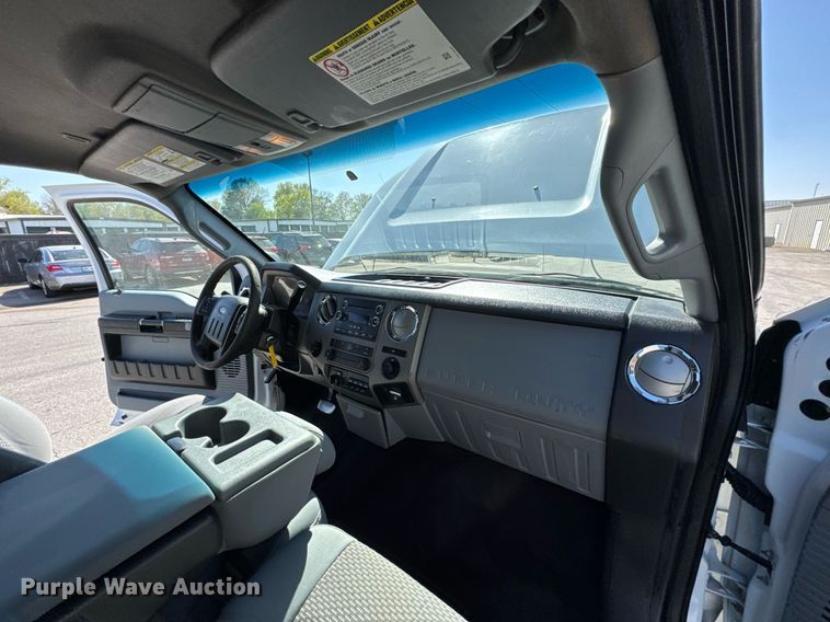 image for item DO0868 2012 Ford F250 Super Duty Crew Cab flatbed pickup truck