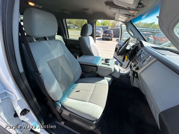 image for item DO0868 2012 Ford F250 Super Duty Crew Cab flatbed pickup truck