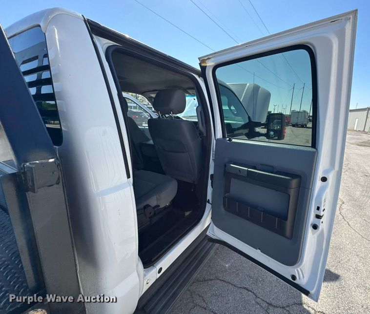 image for item DO0868 2012 Ford F250 Super Duty Crew Cab flatbed pickup truck