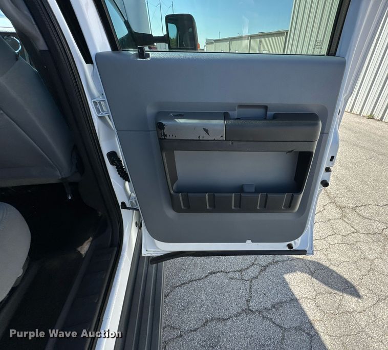 image for item DO0868 2012 Ford F250 Super Duty Crew Cab flatbed pickup truck