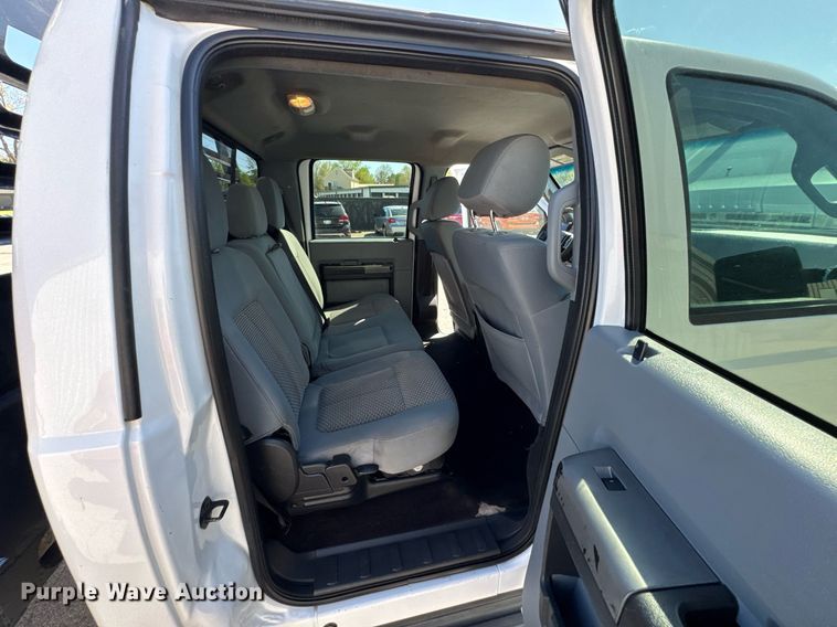 image for item DO0868 2012 Ford F250 Super Duty Crew Cab flatbed pickup truck