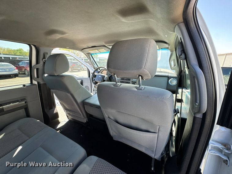 image for item DO0868 2012 Ford F250 Super Duty Crew Cab flatbed pickup truck