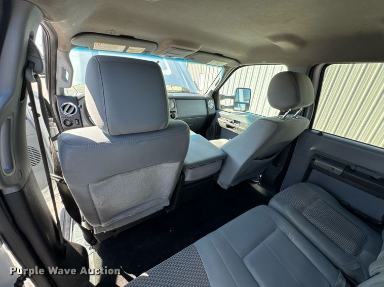 image for item DO0868 2012 Ford F250 Super Duty Crew Cab flatbed pickup truck