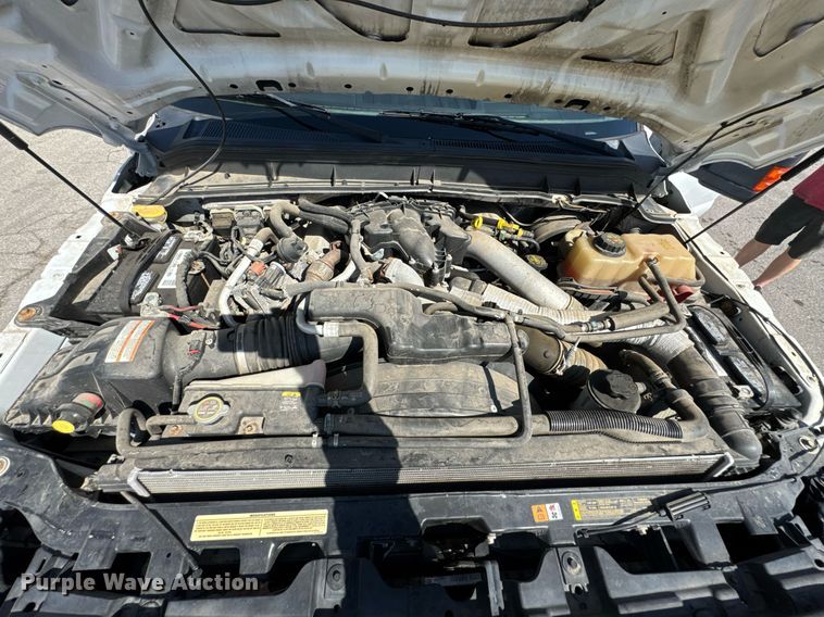 image for item DO0868 2012 Ford F250 Super Duty Crew Cab flatbed pickup truck