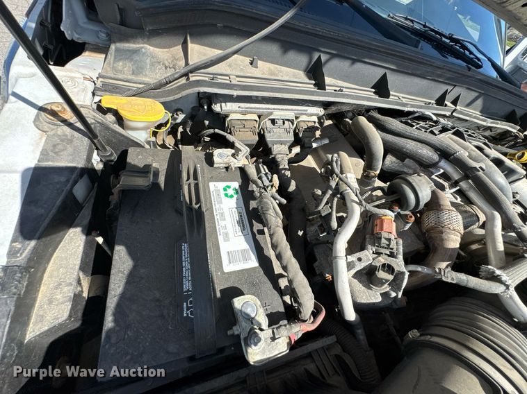 image for item DO0868 2012 Ford F250 Super Duty Crew Cab flatbed pickup truck