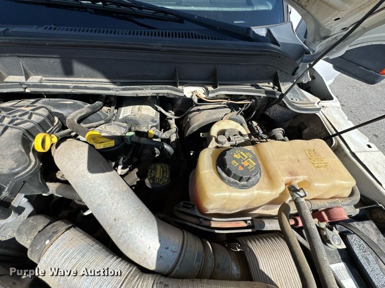 image for item DO0868 2012 Ford F250 Super Duty Crew Cab flatbed pickup truck