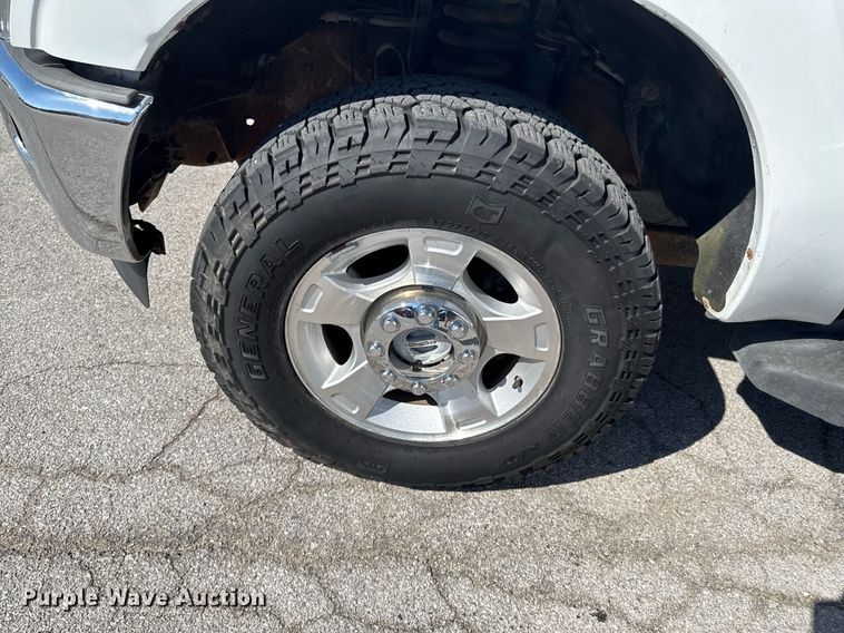 image for item DO0868 2012 Ford F250 Super Duty Crew Cab flatbed pickup truck