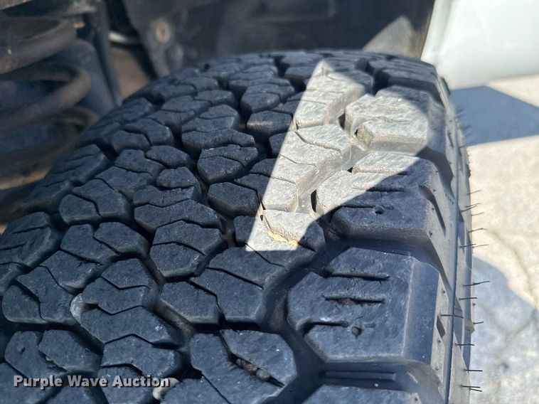 image for item DO0868 2012 Ford F250 Super Duty Crew Cab flatbed pickup truck