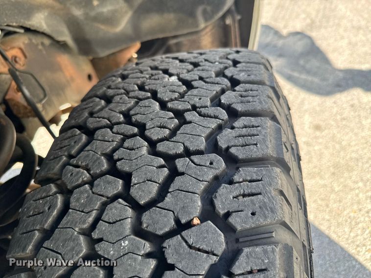 image for item DO0868 2012 Ford F250 Super Duty Crew Cab flatbed pickup truck