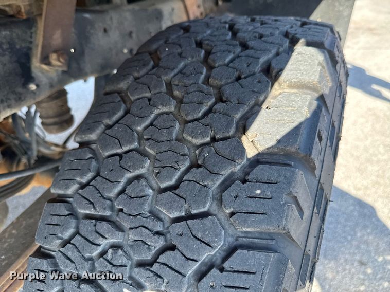 image for item DO0868 2012 Ford F250 Super Duty Crew Cab flatbed pickup truck