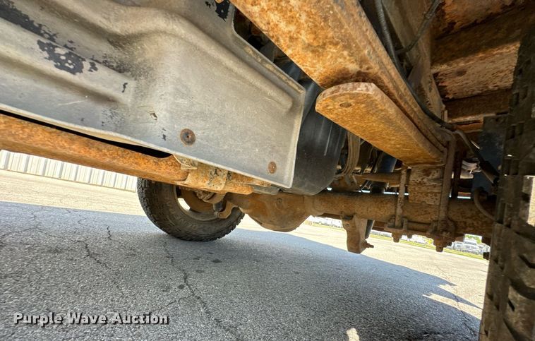 image for item DO0868 2012 Ford F250 Super Duty Crew Cab flatbed pickup truck