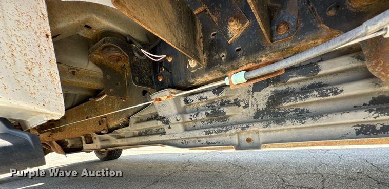 image for item DO0868 2012 Ford F250 Super Duty Crew Cab flatbed pickup truck