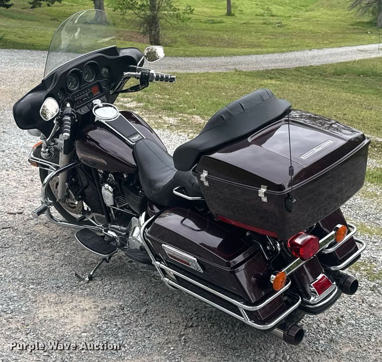 image for item DO0921 2005 Harley Davidson Electra Glide Classic FLHTCI motorcycle