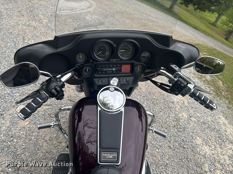 image for item DO0921 2005 Harley Davidson Electra Glide Classic FLHTCI motorcycle