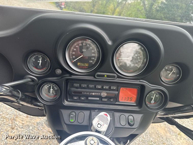 image for item DO0921 2005 Harley Davidson Electra Glide Classic FLHTCI motorcycle